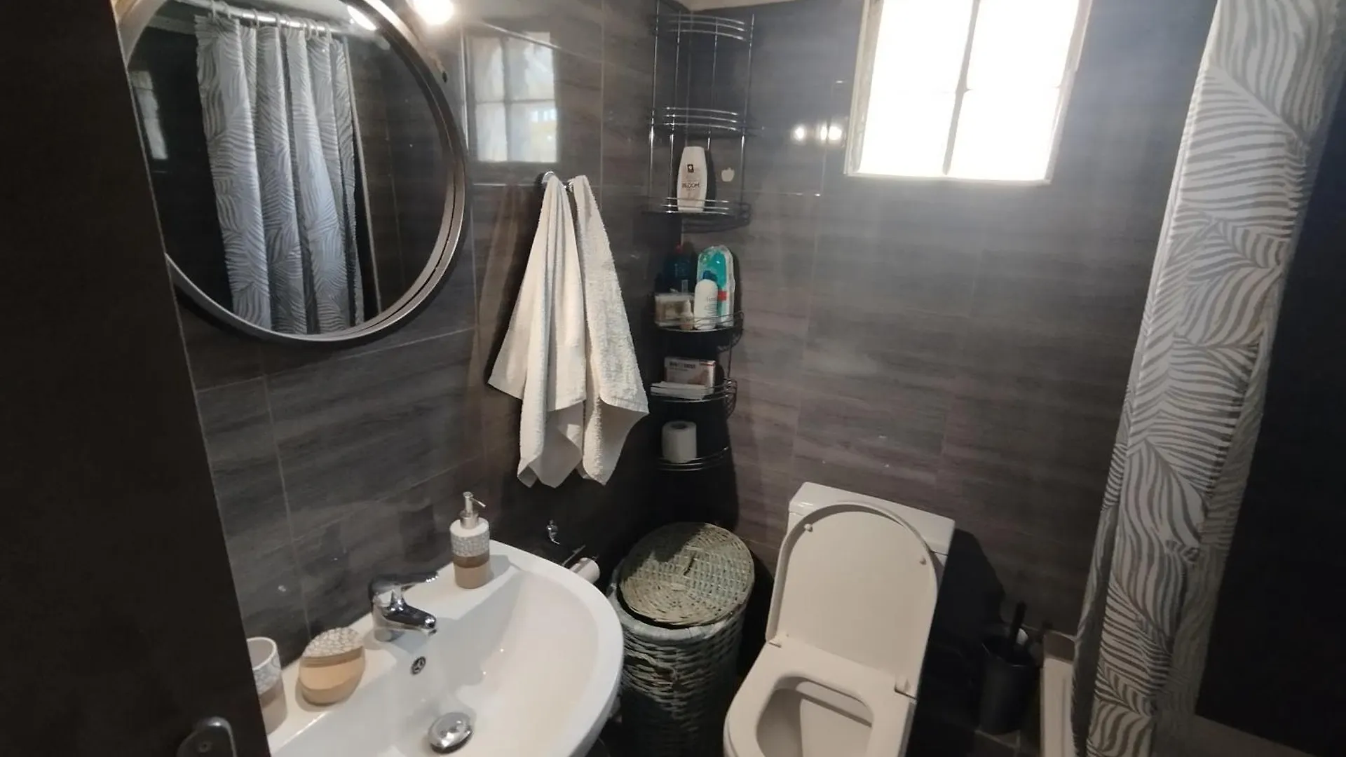 Yourhomeinperaia 0*, Peraía